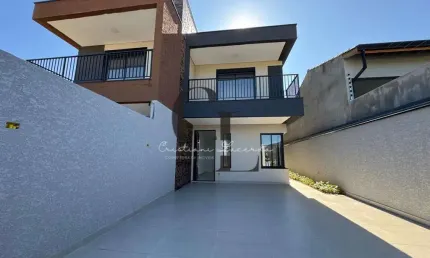 Sobrado à venda com 3 suítes e 4 vagas no Jardim dos Pinheiros