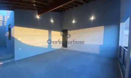 Casa 2 dorms c/ suíte e piscina aquecida por R$ 760 mil