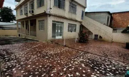 CASA LINEAR DE FUNDOS COM 2 QUARTOS E QUINTAL COMPARTILHADO