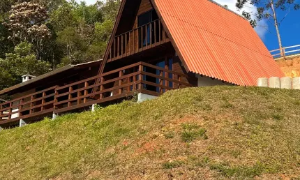 Chalé perfeito para você se desconectar do mundo atual, e apreciar a vista e conectar com a natureza da beleza do bairro Moura em Canelinha-SC