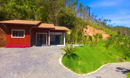 Chácara com piscina e privativa em são joão batista com ótima localização
