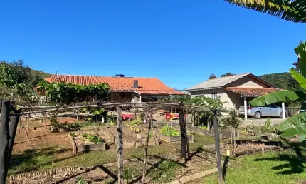 Sítio com 5000 metros em canelinha a 4km do centro próximo ao ctg silva neto