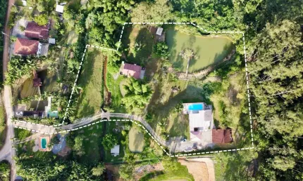 Sítio com 9.100m ² em tijucas com riacho/lago/baia de cavalos e tudo mais você encontra neste lindo lugar