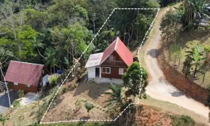 Chalé em canelinha/sc bairro moura aceita 100 de entrada + parcelas