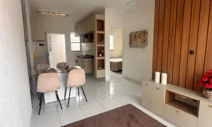 Casas de 2 e 3 quartos em condomínio com área de lazer completa
