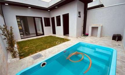 Casa com piscina no Pancera com 01 suíte e 02 quartos