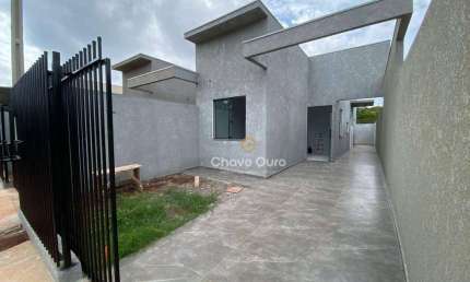 Casa com passagem lateral e sobra de terreno no panorama