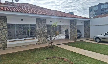 Casa com 5 dormitórios à venda. 303 m² por R$ 2.150.000 - Centro - Cascavel/PR