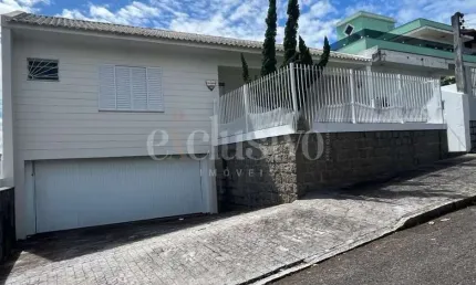 Casa com 3 quartos à venda na Rua Desembargador Pedro Silva, 999, Itaguaçu, Florianópolis por R$ 1.900.000