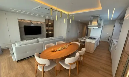 Apartamento mobiliado pé na areia no Skyline Tower - Barra Norte - Balneário Camboriú