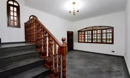 Casa com 3 quartos para alugar na Rua Ipiranga, 01, Vila Rosália, Guarulhos