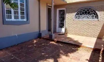 Casa para venda em pelotas, centro, 3 dormitórios, 2 banheiros, 1 vaga