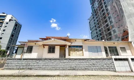 Vendo ampla casa comercial com 14 salas, bairro victor konder