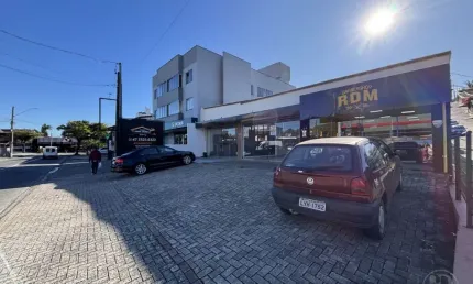 Alugo sala comercial térrea com vitrine - no bairro itoupava norte.