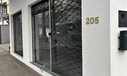 Alugo sala comercial ampla com 260m² - no centro de blumenau