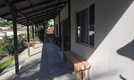 Alugo casa mobiliada com 02 dormitórios - bairro progresso