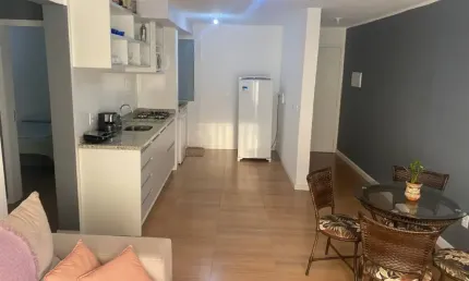 Alugo apartamento mobiliado 02 quartos, sacada com churrasqueira - bairro centro