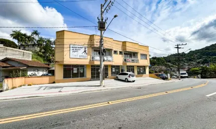 Alugo sala comercial com vitrine e 58m² - no bairro água verde