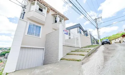 Casa Moderna no Quintas Avenida com 3 Quartos Piscina e Churrasqueira Juiz de Fora MG