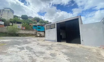 Galpão com Pátio Amplo para Locação – Av. Sete de Setembro – Juiz de Fora