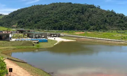 Terreno à venda no condomínio estrela do lago - juiz de fora - dois lotes lado a lado