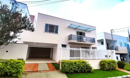Casa à venda com 4 quartos - suíte - 6 vagas - Condomínio São Lucas