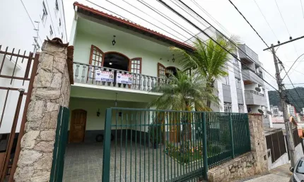 Casa à venda com 5 quartos e amplo jardim alto dos passos - juiz de fora mg