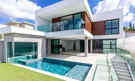 Casa com 4 suítes e com uma vista deslumbrante no condomínio fechado granville