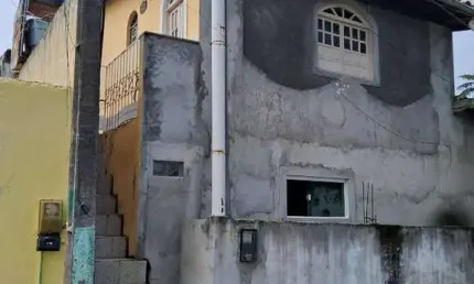 Casa com kitnet em cima na volta do Rubalo Arembepe