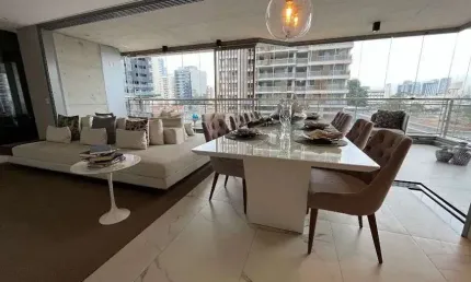 Apartamento à venda, 4 dormitórios sendo 3 suítes com 3 vagas