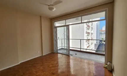 Vista mar na praia do gonzaga! sacada, 2 quartos, 2 banheiros, elevador e garagem.