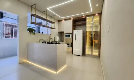 Lindo apartamento de 2 quartos, com garagem fechada, na ponta da praia em santos.