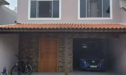 Oportunidade! casa a venda em condomínio fechado no centro de balneário
