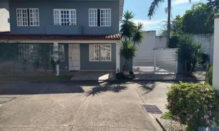 Excelente sobrado à venda no centro  de balneário camboriú sc