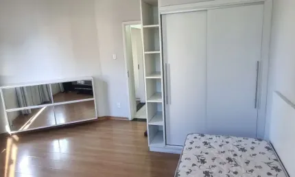 Apartamento de 2 quartos reformado na Amaral Peixoto