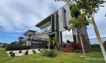 CASA MOBILIADA E DECORADA COM 3 SUÍTES, BANEHRIA DE IMERSÃO E SPA, CONDOMÍNIO FECHADO ILHA DO CORAL, RIO VERMELHO, FLORIANÓPOLIS/SC.