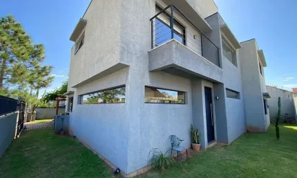 Casa 4 domitórios sendo 2 suítes- rio tavares- florianópolis/sc