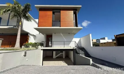 Casa com 4 suítes no loteamento porto da costa- lagoa da conceição- florianópolis/sc
