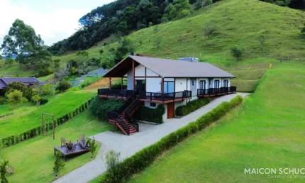 CASA EM CONDOMÍNIO COM 4 SUÍTES MOBILIADA E DECORADA COM BANHEIRA JACUZZI NO CONDOMÍNIO COSTA DA SERRA, RANCHO QUEIMADO/SC