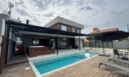 CASA ALTO PADRÃO COM 4 SUÍTES MOBILIADA E DECORADA, PRAIA DOS INGLESES, FLORIANÓPOLIS/SC.