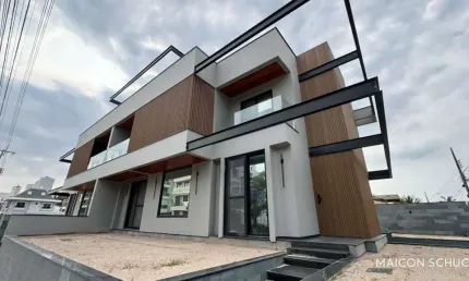Casa 3 suítes a 700m do mar, jurerê, florianópolis/sc