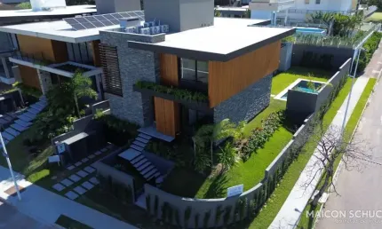 CASA COM 4 SUÍTES SEMIMOBILIADA, CONDOMÍNIO MARINA PHILIPPI, LAGOA DA CONCEIÇÃO, FLORIANÓPOLIS/SC.