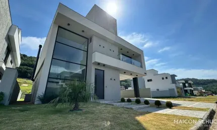 CASA 4 SUÍTES EM CONDOMÍNIO FECHADO NA PRAIA DOS INGLESES, FLORIANÓPOLIS/SC