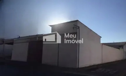 Terreno com 365,00m² plano com pequena construção 49,00 excelente localização próximo ao mercado municipal