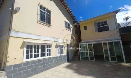Casa com 3 dormitórios para alugar, 200 m² por R$ 3.890,00/mês - Saldanha Marinho - Petrópolis/RJ