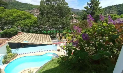 Excelente casa em Cascatinha, próximo a comércio em geral,