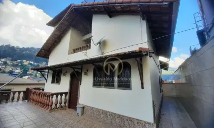 CASA À VENDA – CASCATINHA Conforto, espaço e localização privilegiada!
