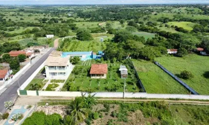 Fazenda com 38 hectares estruturada e um lugar encantador com rio cortando a fazenda plantada etc.