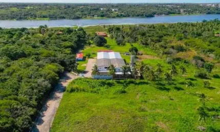 granja com 9 hectares em Extremoz com maravilhosa estruturada nas margens da lagoa um paraíso