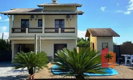 Casa com piscina à venda no bairro Freitas, Paulo Lopes/SC